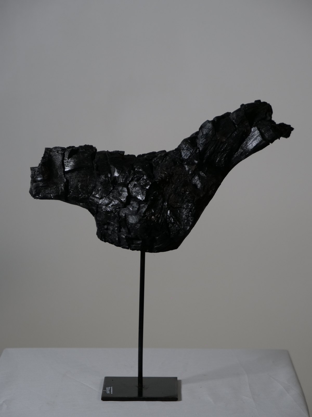 Oiseau en bois carbonisé